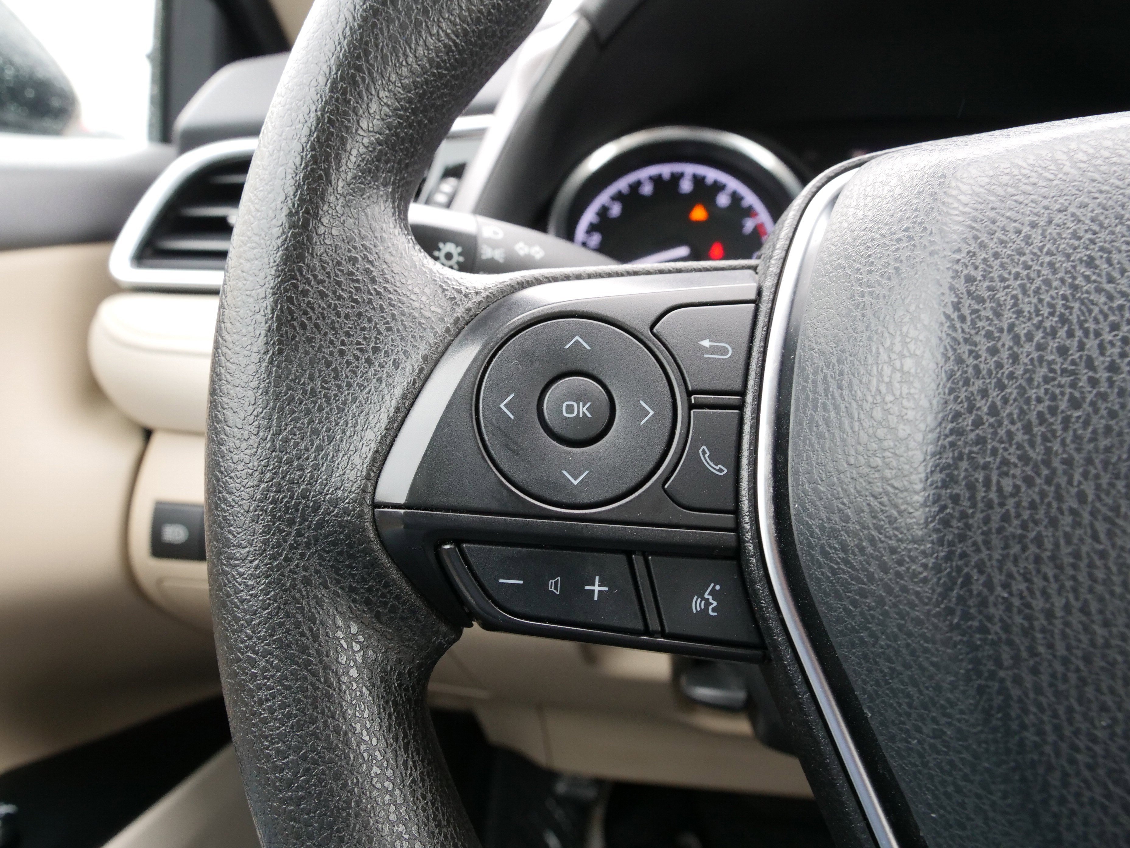 Used 2018 Toyota Camry LE image 22