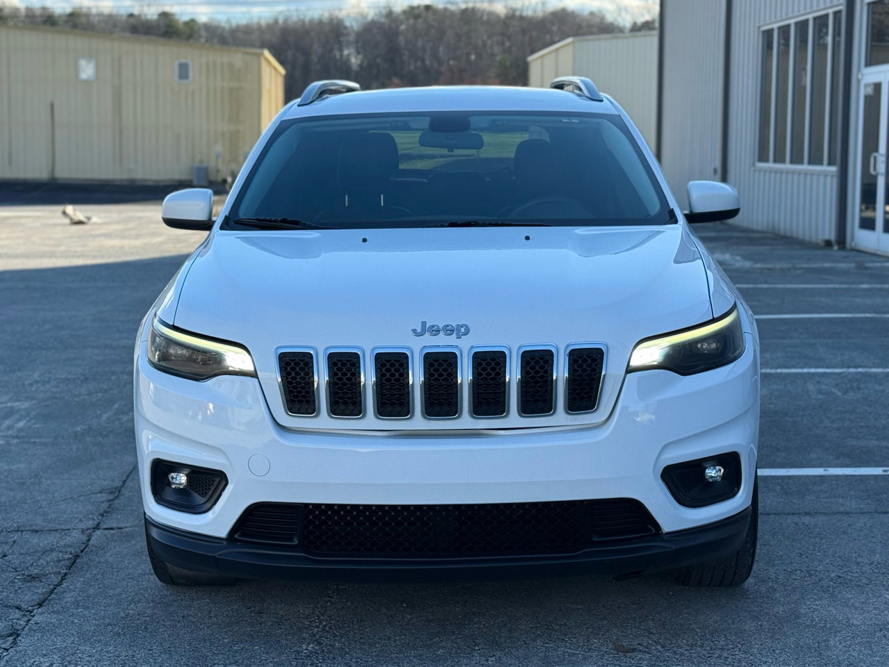 Used 2019 Jeep Cherokee Latitude Plus image 2