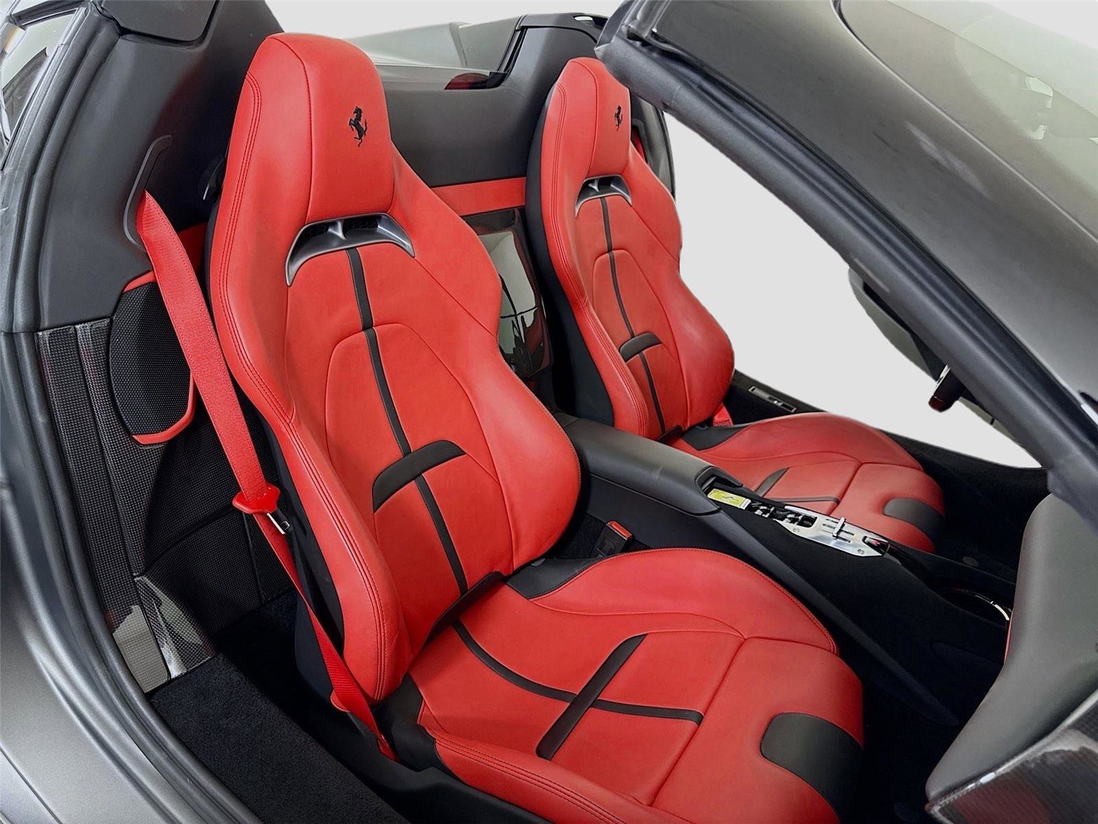 Used 2022 Ferrari SF90 Spider image 30