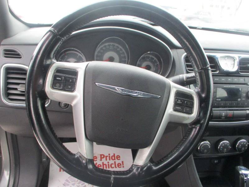 Used 2012 Chrysler 200 Touring FWD image 12