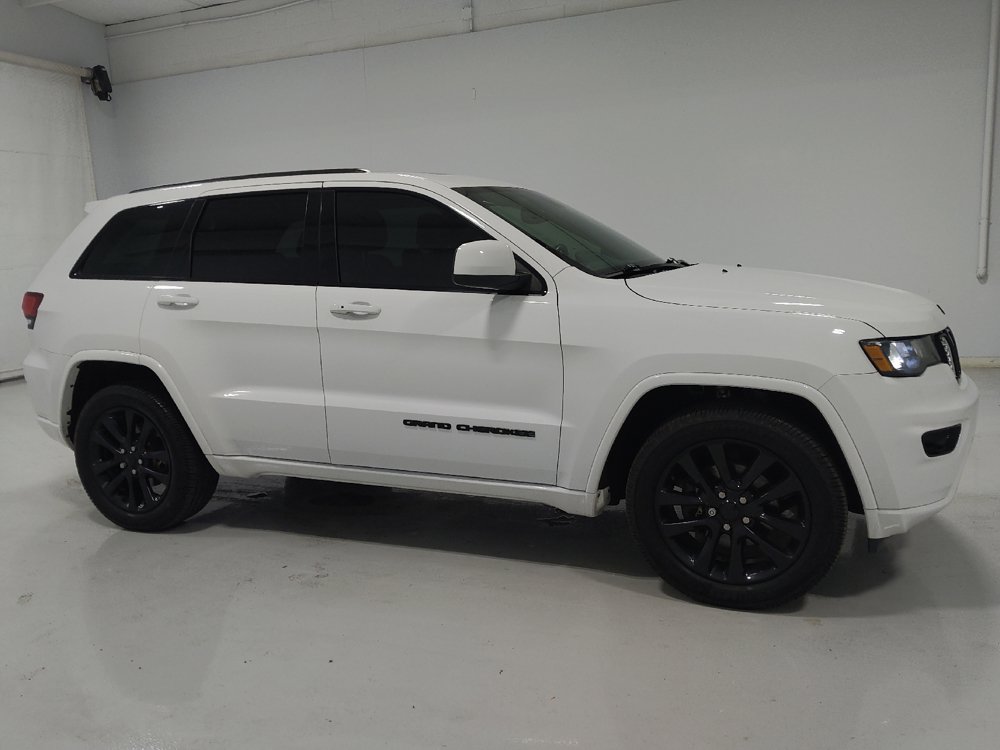 Used 2018 Jeep Grand Cherokee Altitude AWD/4WD image 11