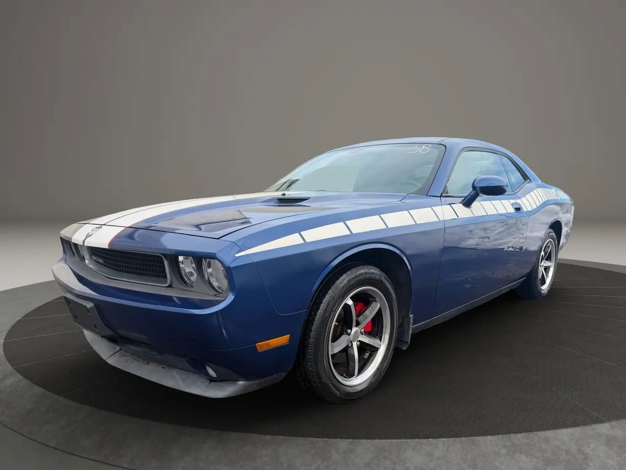 Used 2010 Dodge Challenger SE image 1
