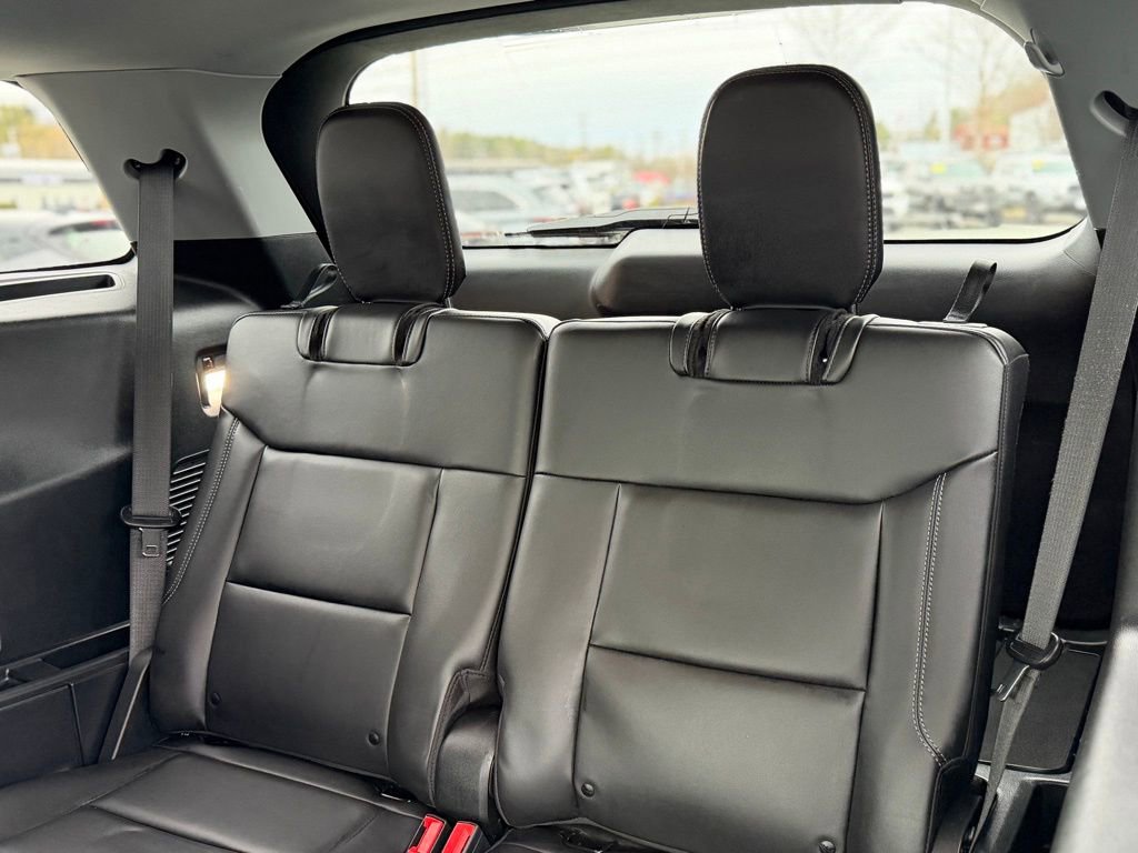 Used 2022 Ford Explorer XLT w/ Equipment Group 202A image 7