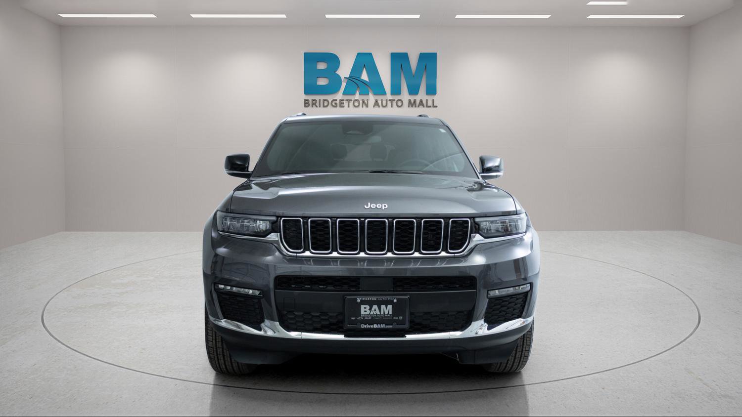 Used 2024 Jeep Grand Cherokee L Limited AWD/4WD image 2