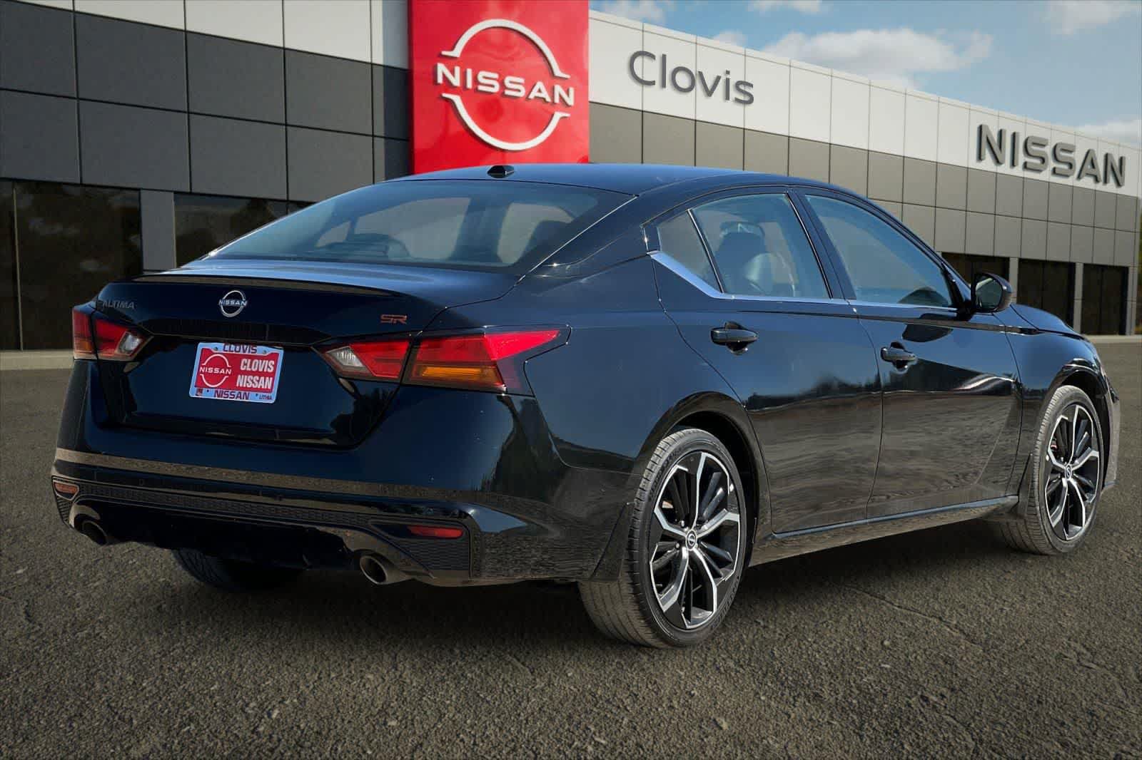Used 2024 Nissan Altima 2.5 SR FWD image 3