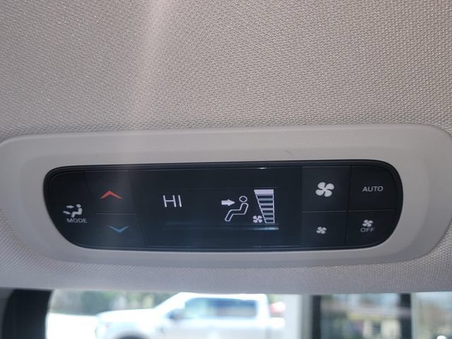 Certified 2024 Chrysler Pacifica Touring-L FWD image 27