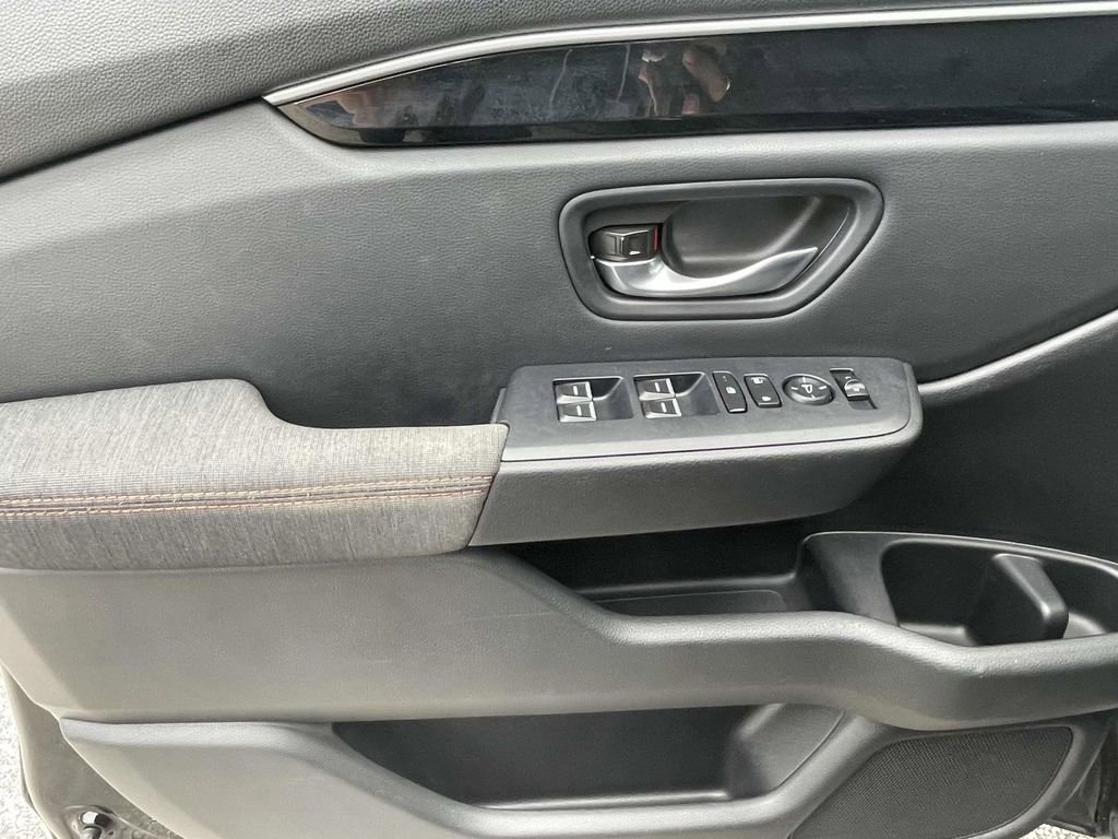 Used 2025 Honda Pilot Sport image 15