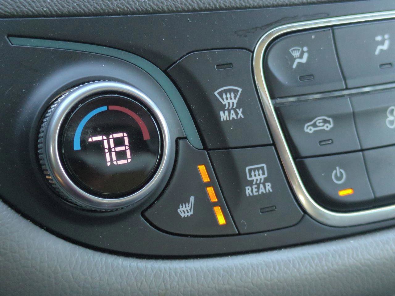 Used 2019 Chevrolet Malibu Hybrid w/ Leather Package image 19