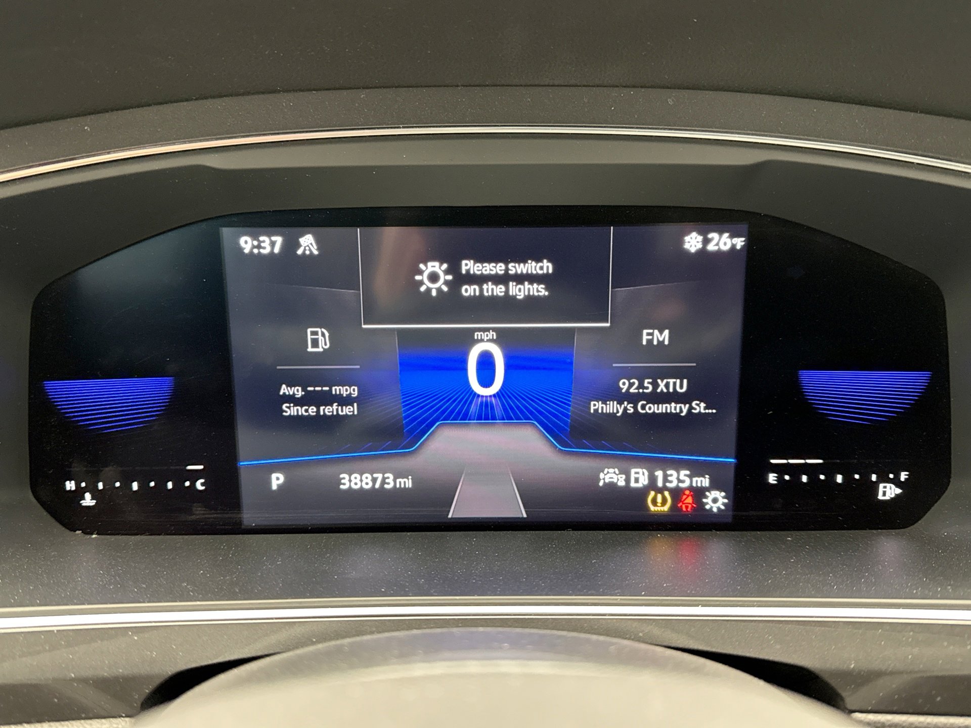 Used 2022 Volkswagen Tiguan SE w/ Panoramic Sunroof Package image 9