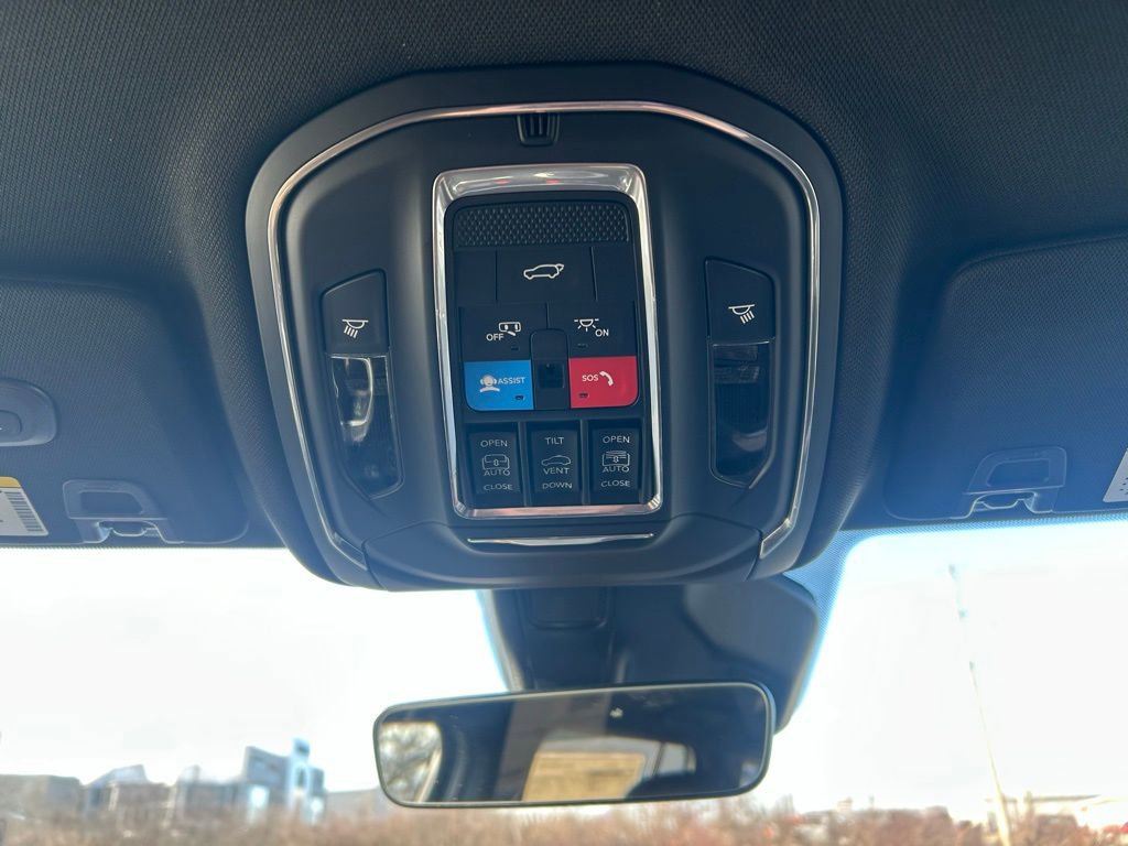 New 2025 Jeep Grand Cherokee Limited image 17