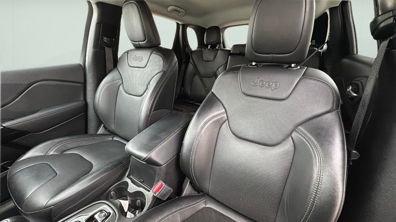 Used 2023 Jeep Cherokee Altitude Lux image 13