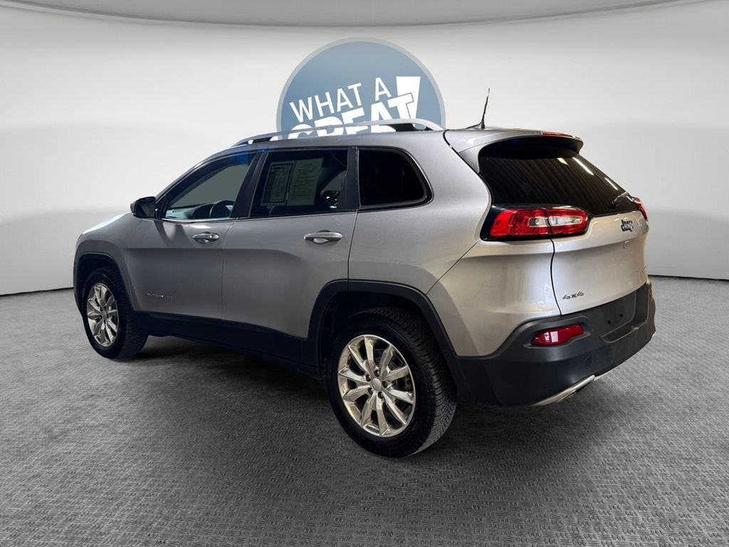 Used 2017 Jeep Cherokee Limited AWD/4WD image 6
