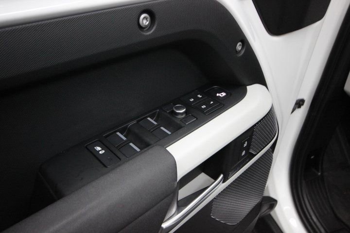 Used 2020 Land Rover Defender 110 SE image 14