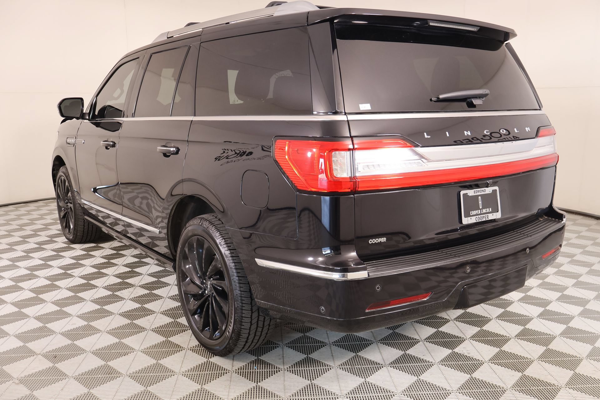 Used 2021 Lincoln Navigator Reserve AWD/4WD image 25