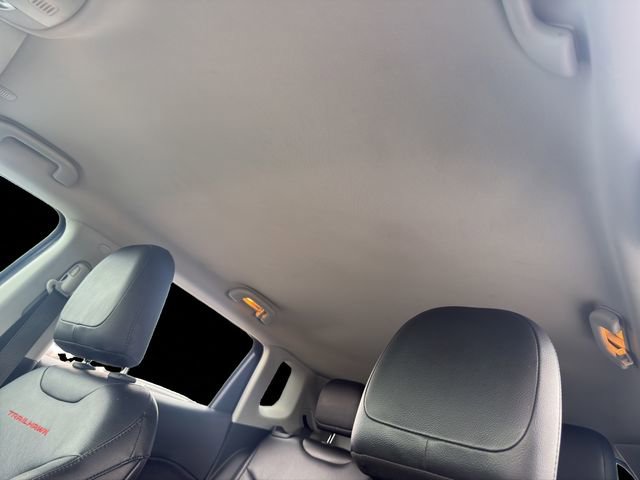 Used 2020 Jeep Compass Trailhawk image 24