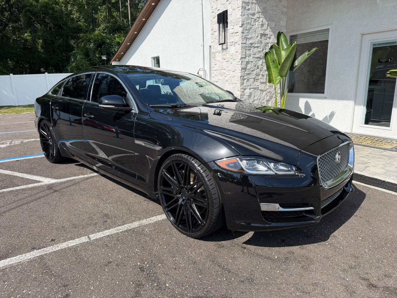 Used 2016 Jaguar XJ L Supercharged RWD image 18