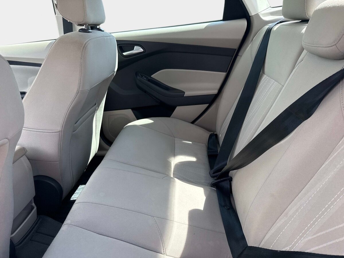 Used 2018 Ford Focus SE FWD image 12