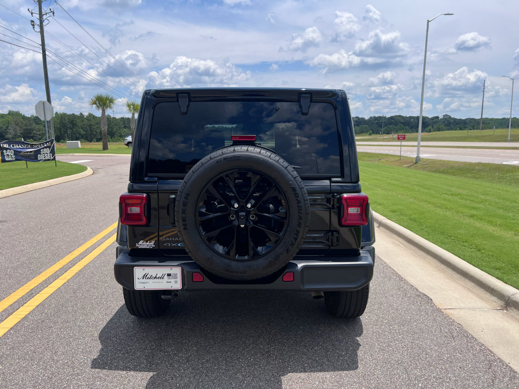 Certified 2025 Jeep Wrangler Unlimited Sahara AWD/4WD image 4