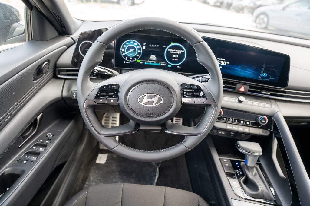 New 2025 Hyundai Elantra SEL image 14