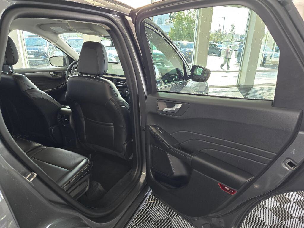 Used 2024 Ford Escape Platinum AWD/4WD image 37