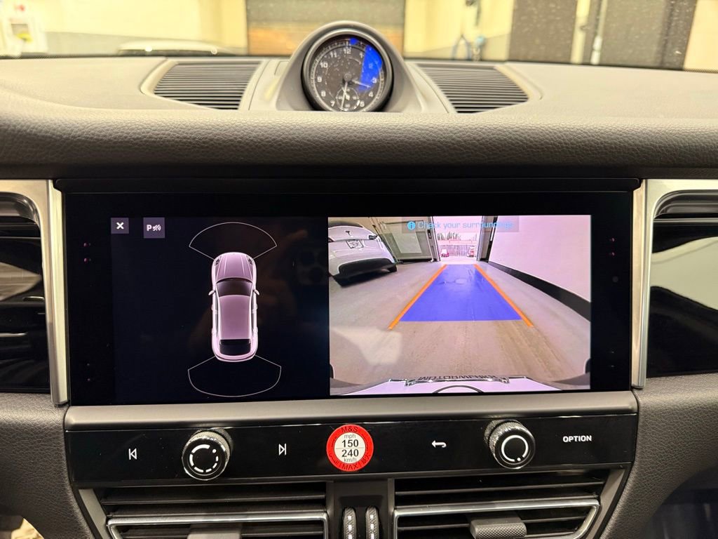 Used 2022 Porsche Macan w/ Premium Package image 17