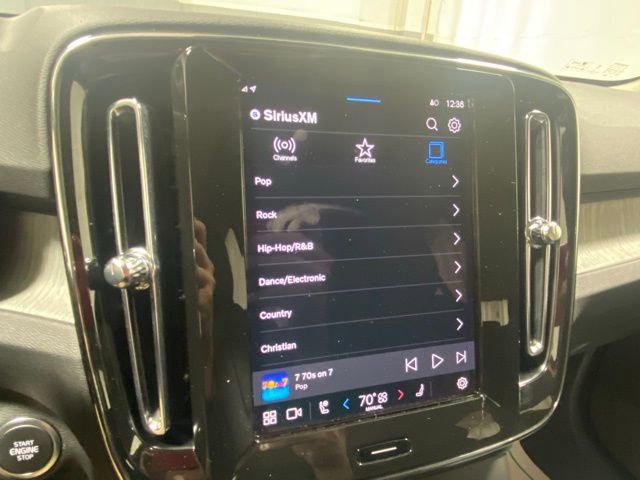 Certified 2025 Volvo XC40 B5 Core AWD/4WD image 20