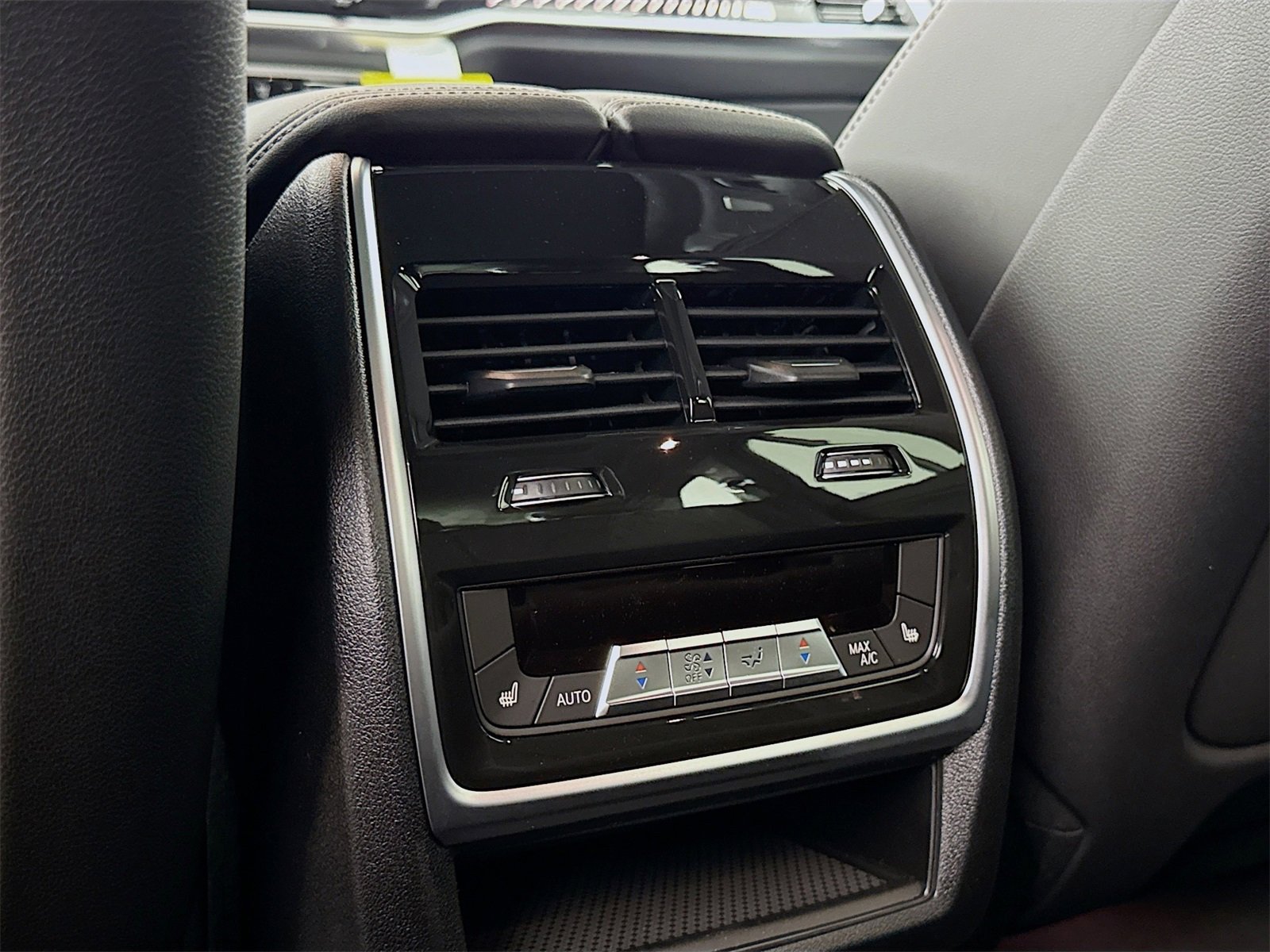 New 2026 BMW X5 M60i image 27