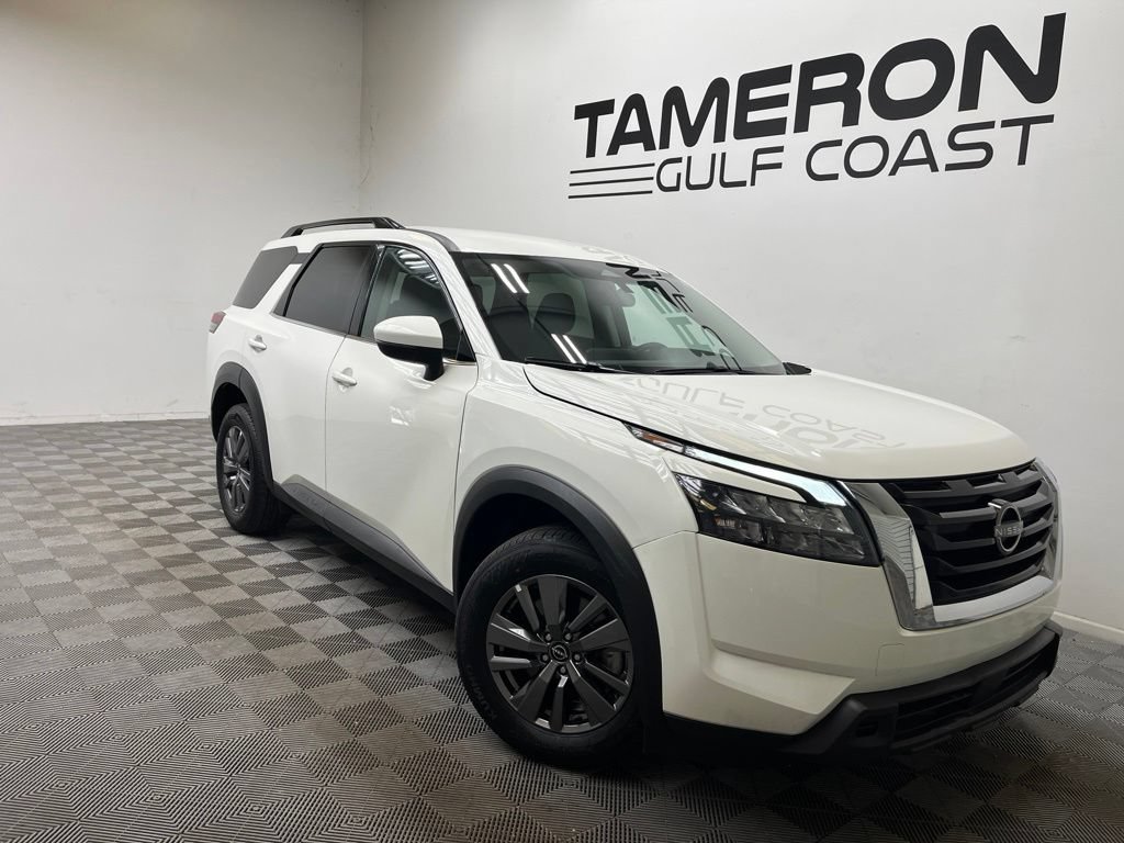 Used 2025 Nissan Pathfinder SV AWD/4WD image 1