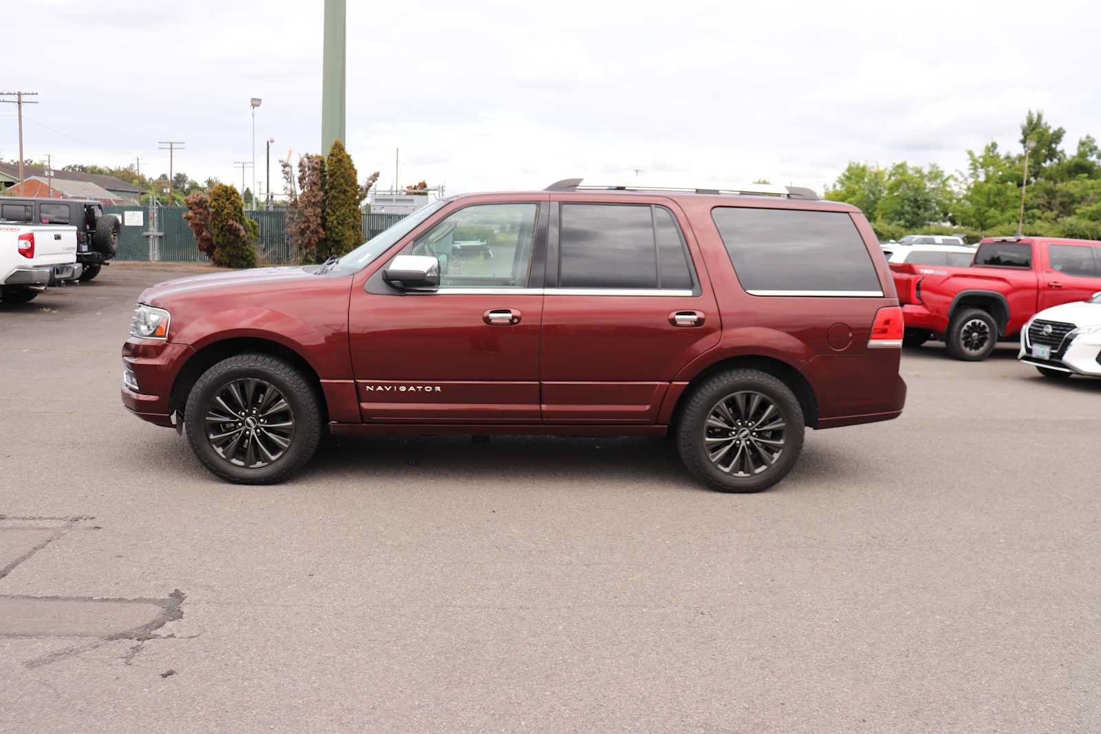 Used 2015 Lincoln Navigator 4WD image 8
