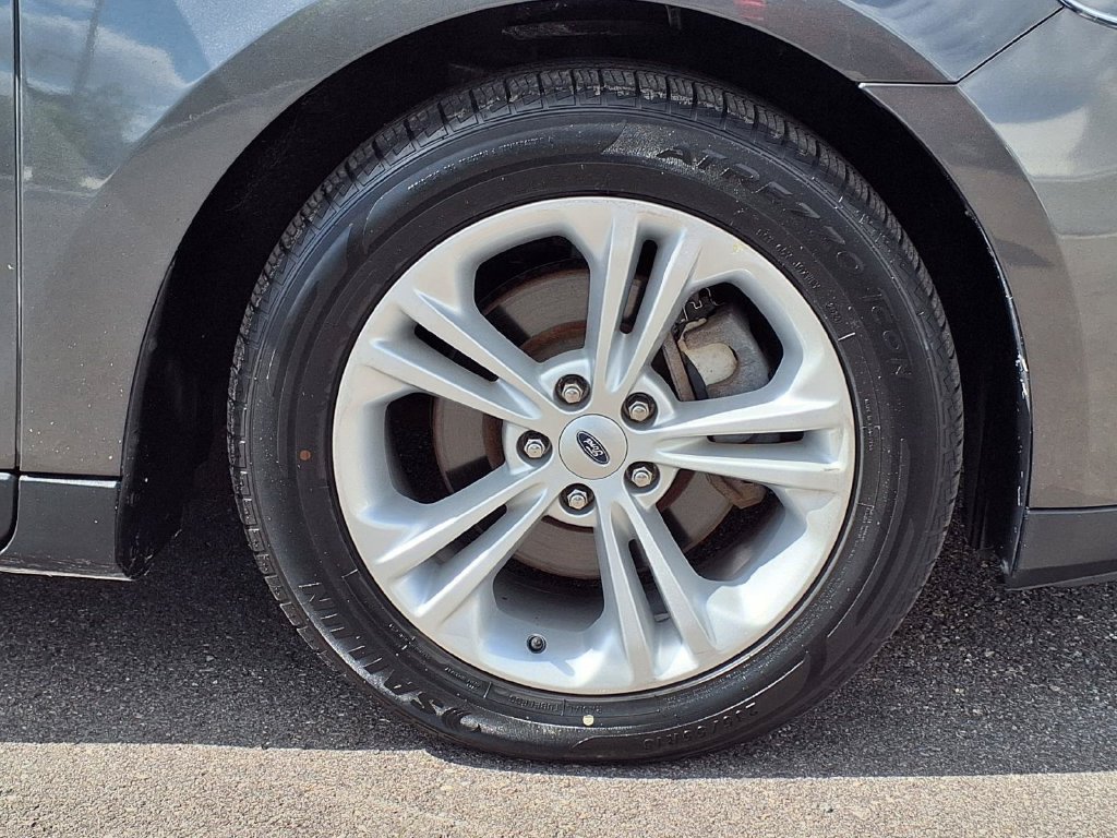 Used 2017 Ford Taurus SE FWD image 11