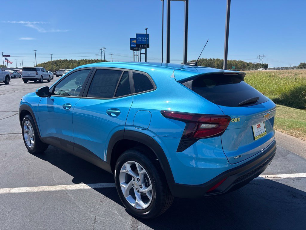 New 2026 Chevrolet Trax LS w/ LS Convenience Package FWD image 4