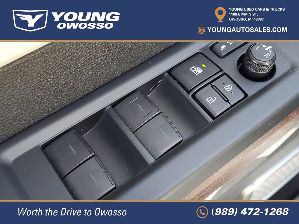 Used 2025 Toyota Sequoia Capstone AWD/4WD image 25