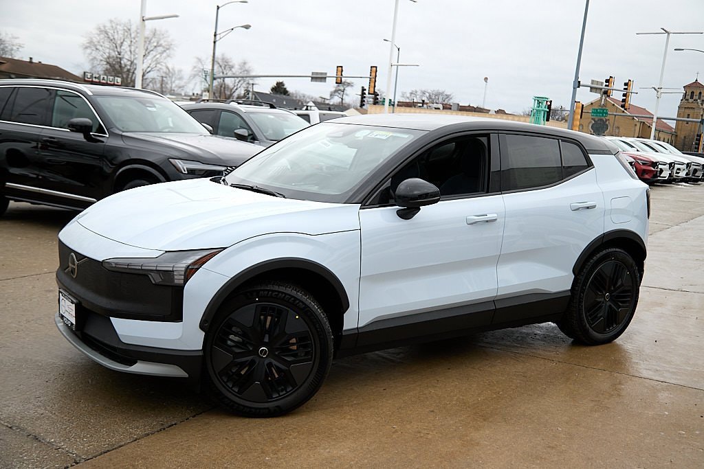 New 2026 Volvo EX30 Cross Country Ultra image 3