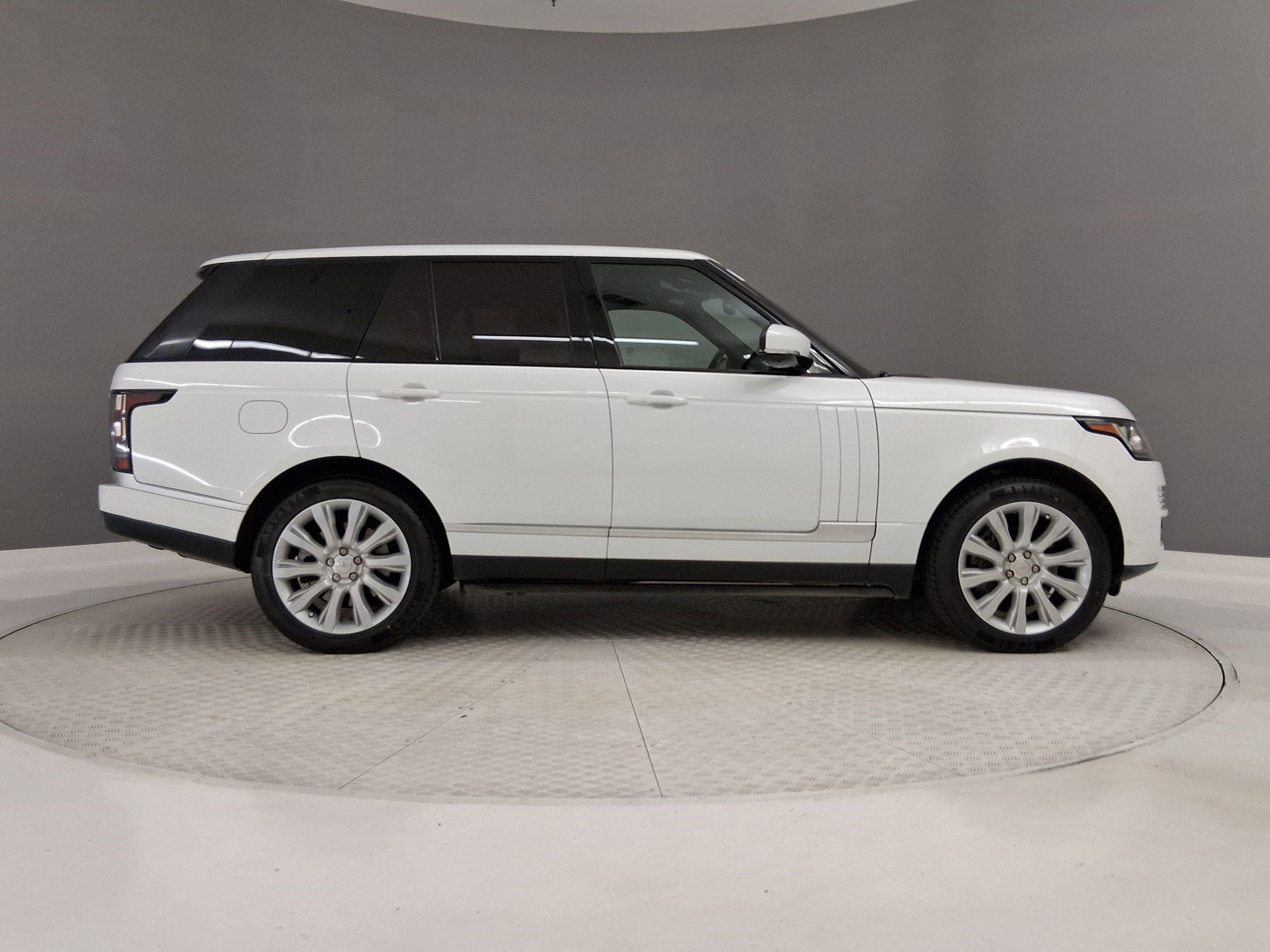 Used 2015 Land Rover Range Rover Supercharged image 6