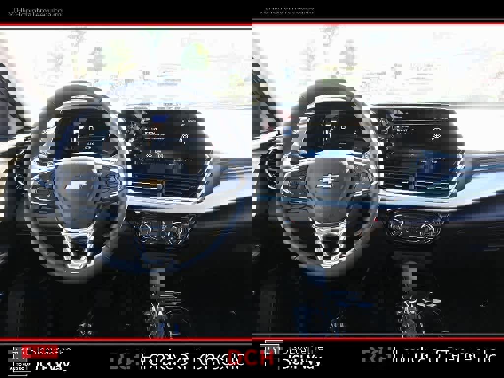 Used 2024 Chevrolet Trax LT w/ Sunroof Package image 8