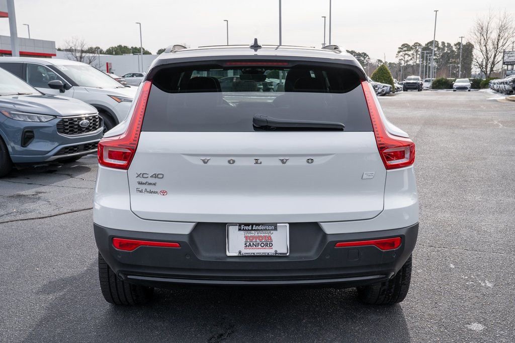 Used 2023 Volvo XC40 Recharge Ultimate image 4