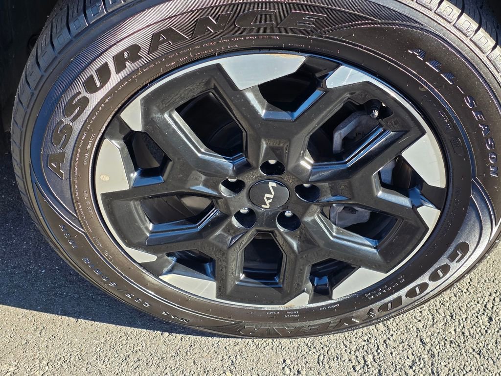 Used 2024 Kia Sorento S image 8