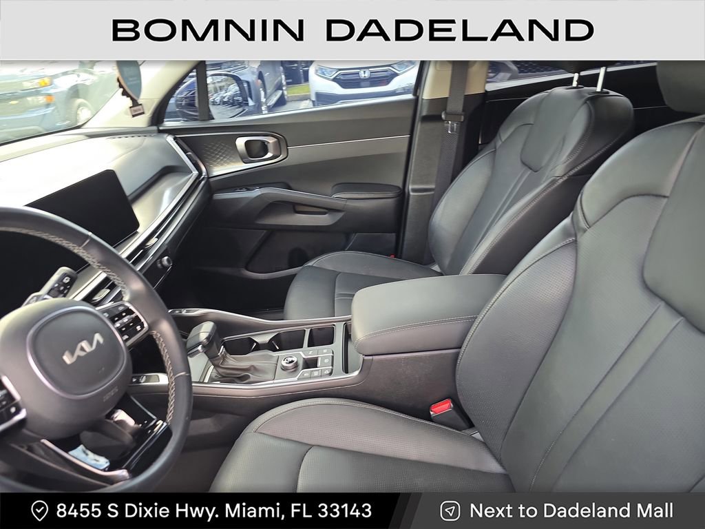 Used 2024 Kia Sorento EX w/ Panoramic Sunroof Package image 17