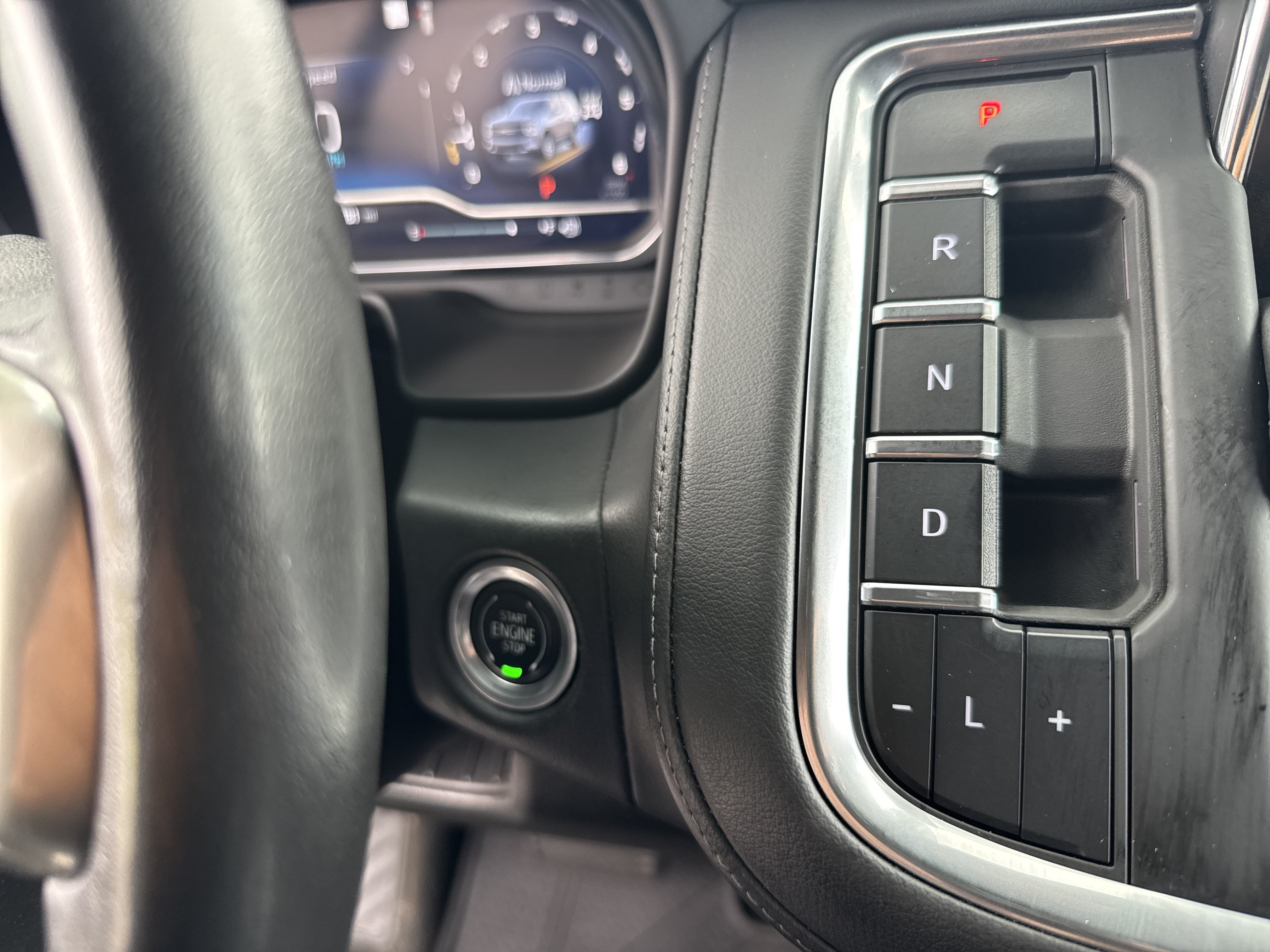 Used 2022 Chevrolet Suburban LT w/ Luxury Package AWD/4WD image 27