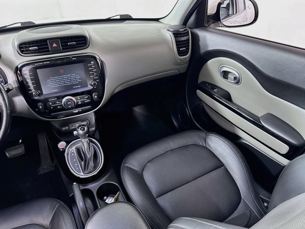 Used 2017 Kia Soul + w/ Primo Package FWD image 25