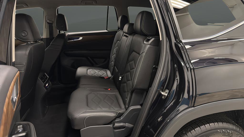 Used 2025 Volkswagen Atlas SE image 22