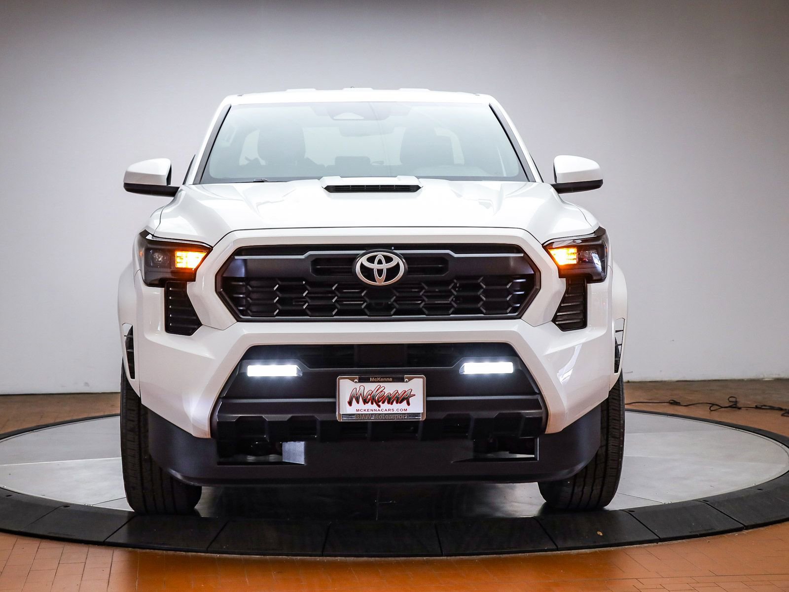 Used 2024 Toyota Tacoma TRD Sport image 2