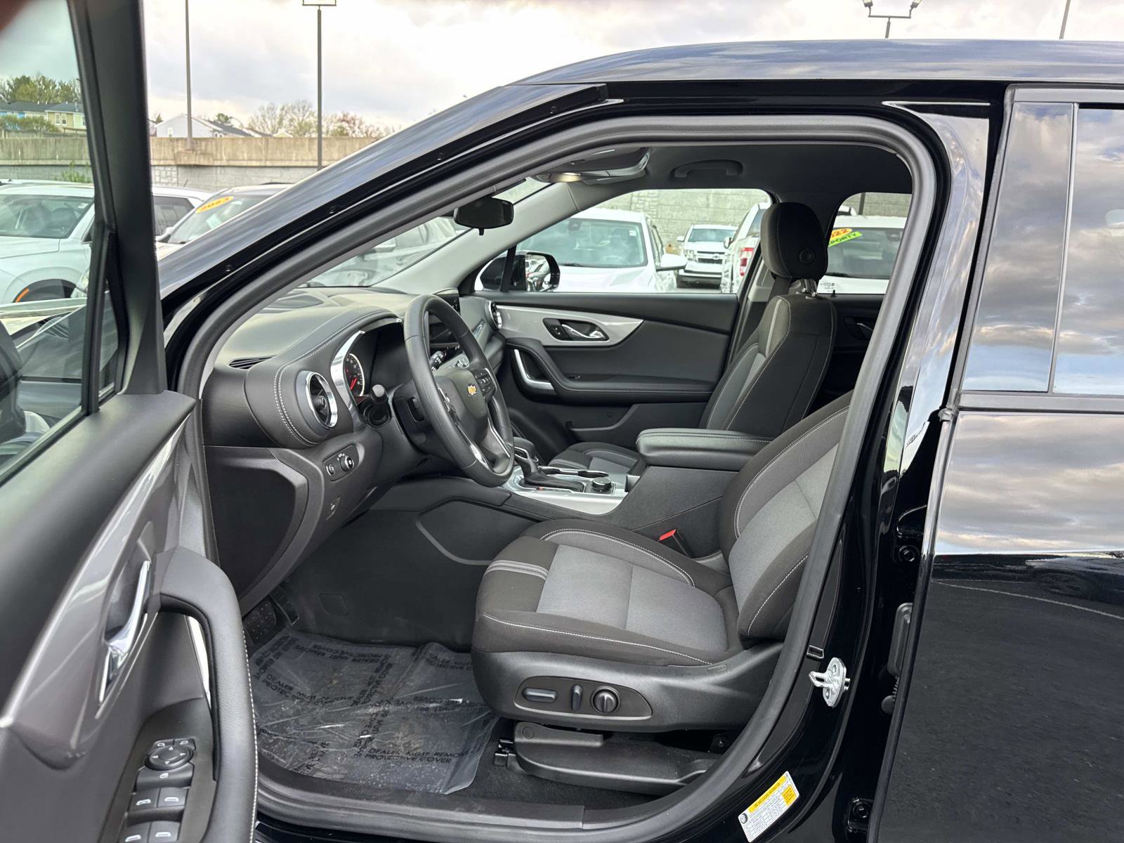 Used 2025 Chevrolet Blazer LT image 21