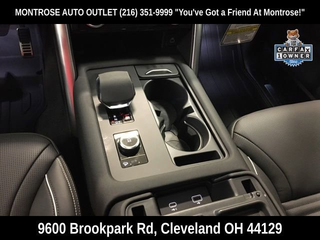 Used 2024 Land Rover Discovery Dynamic SE image 18