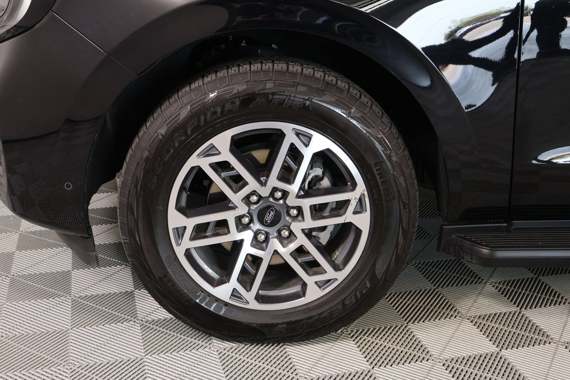 Used 2025 Ford Expedition Active AWD/4WD image 19