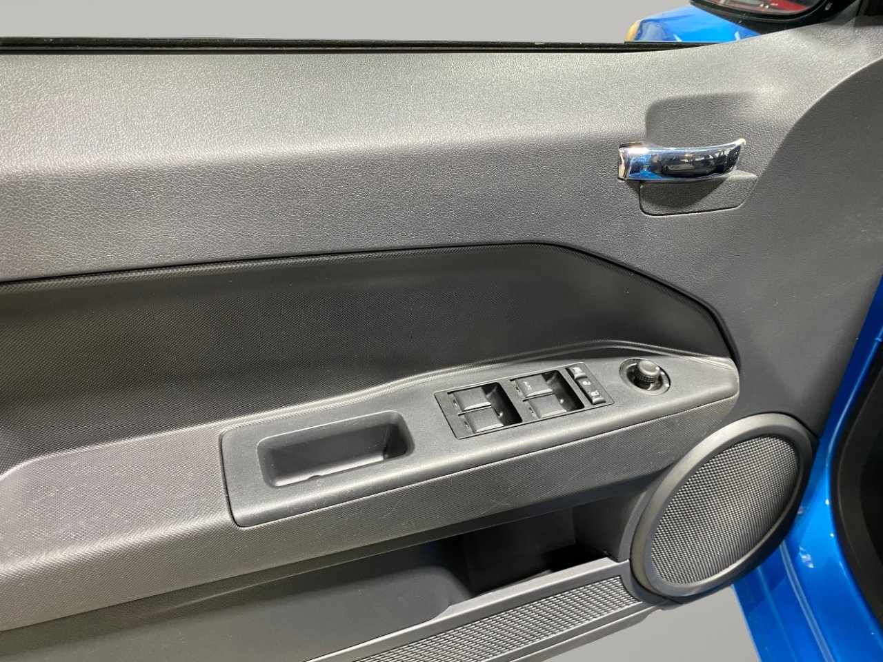 Used 2009 Dodge Caliber SXT image 8