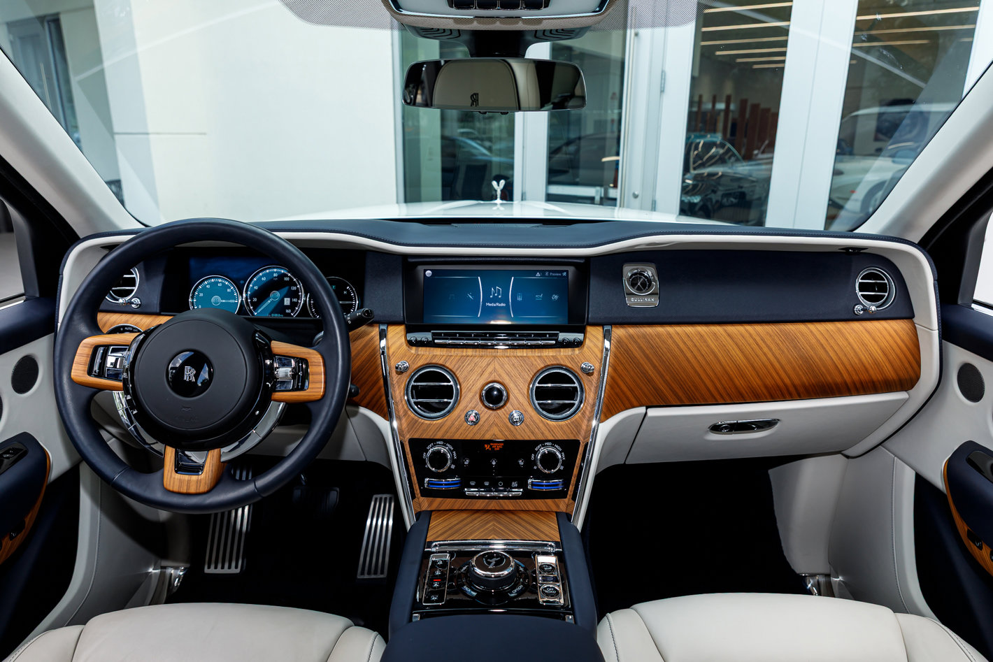 Used 2023 Rolls-Royce Cullinan AWD/4WD image 40