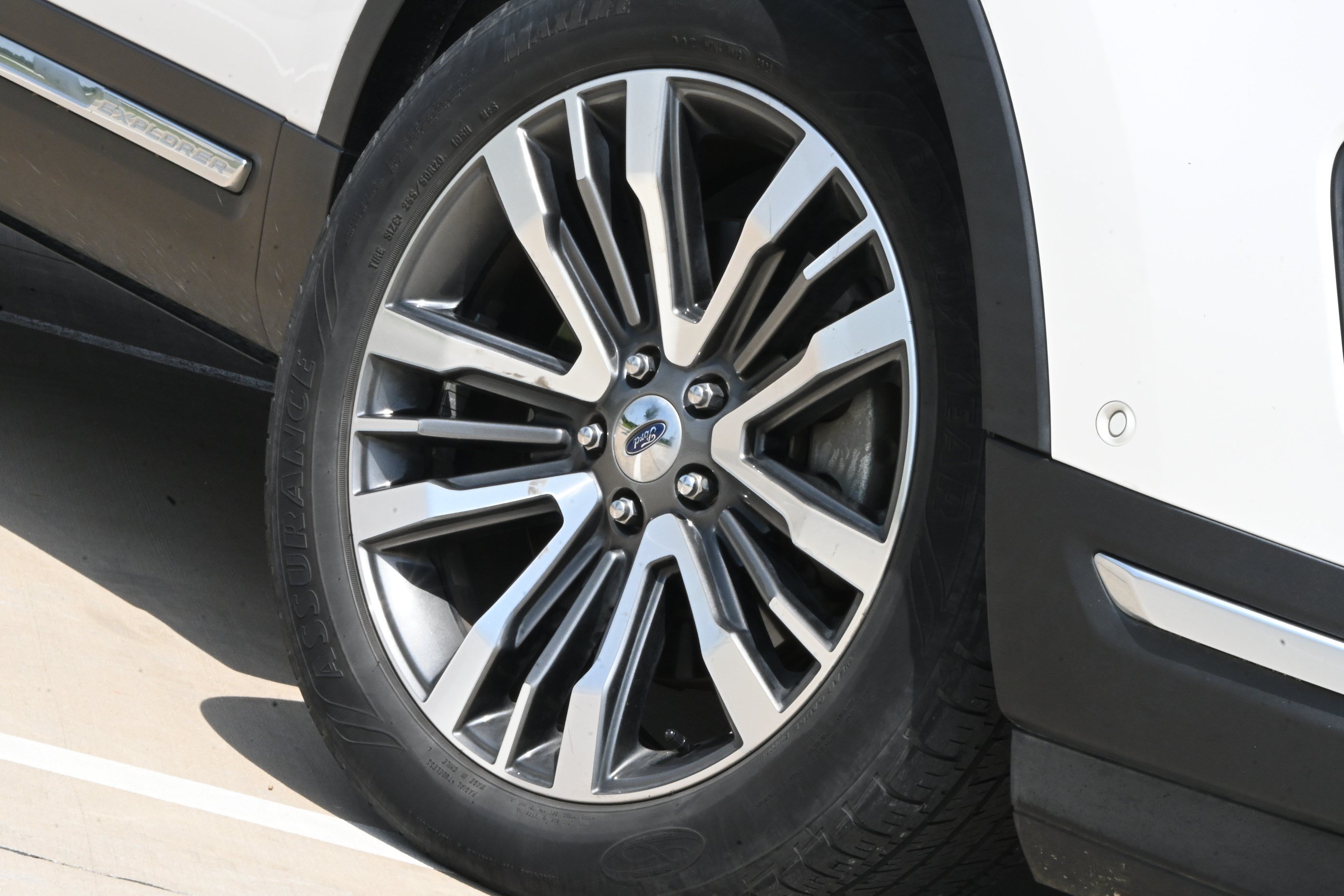 Used 2018 Ford Explorer Platinum AWD/4WD image 11