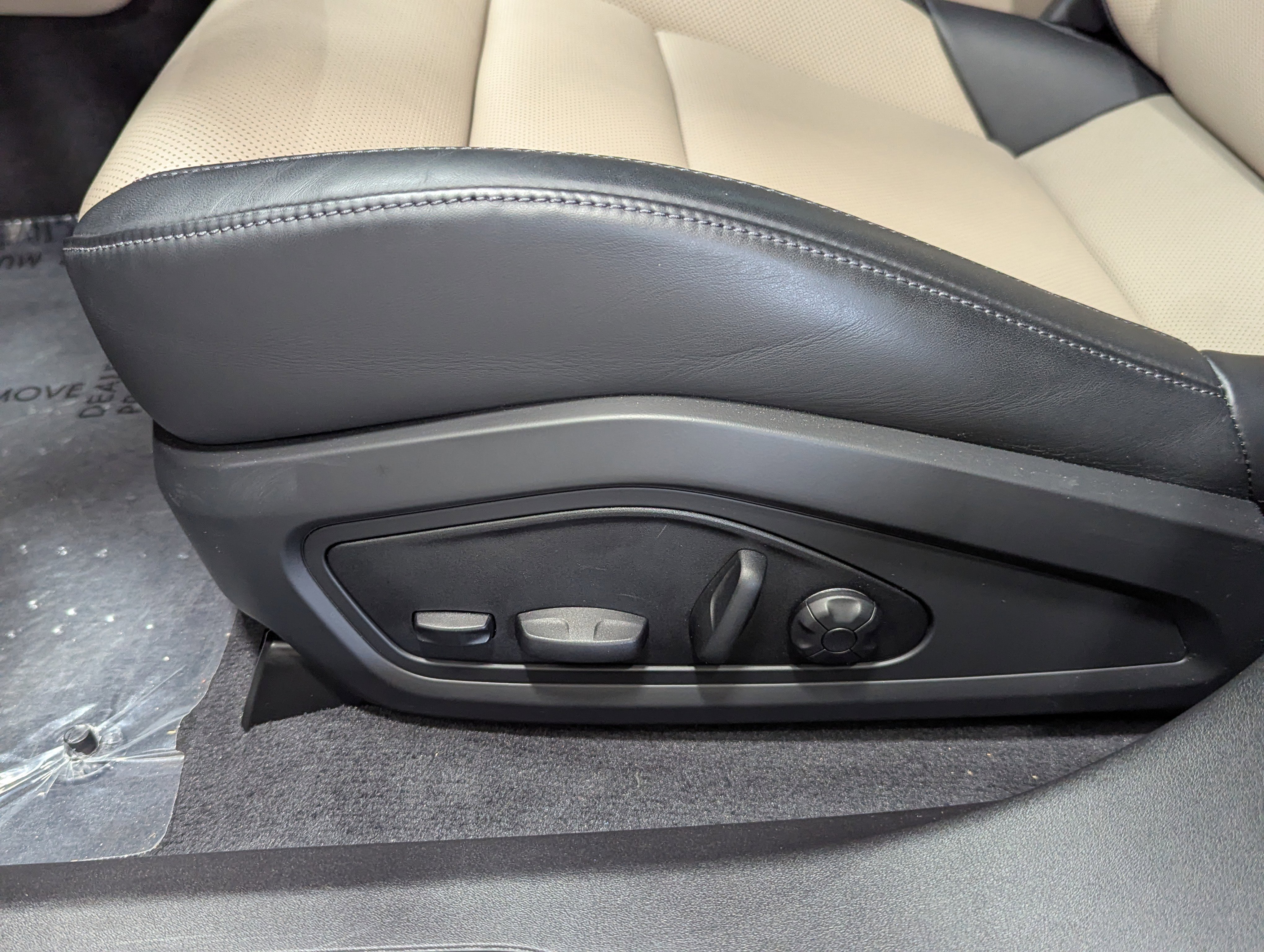 Used 2025 Porsche Taycan image 29