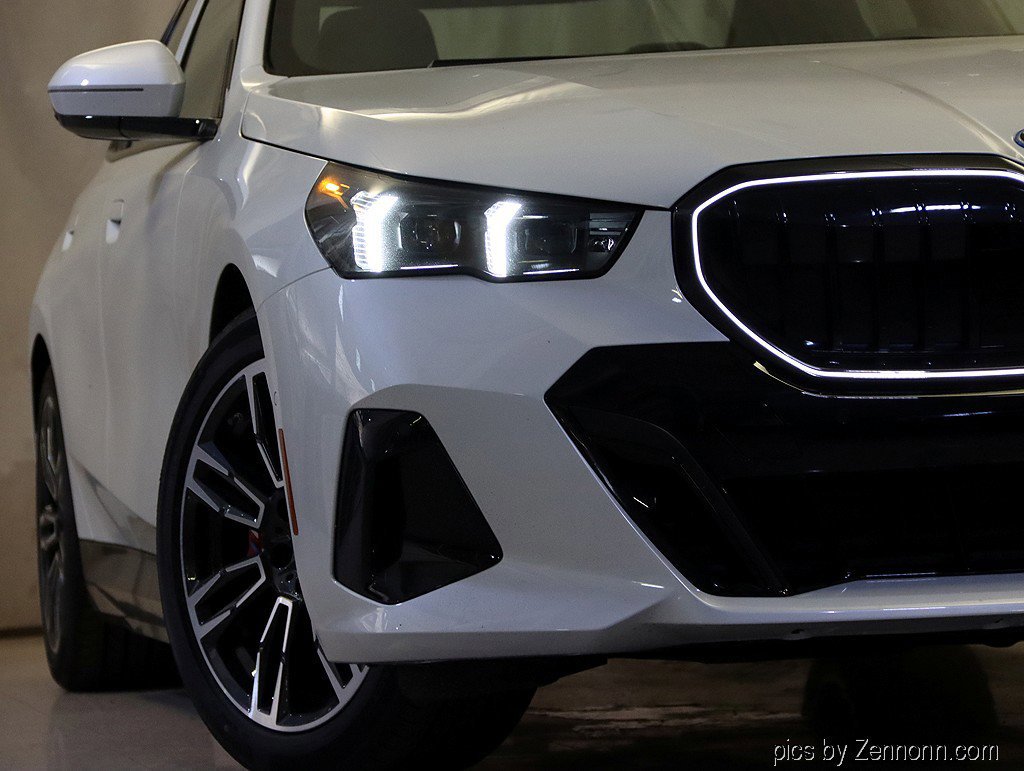 Used 2026 BMW 550e xDrive w/ Executive Package image 3